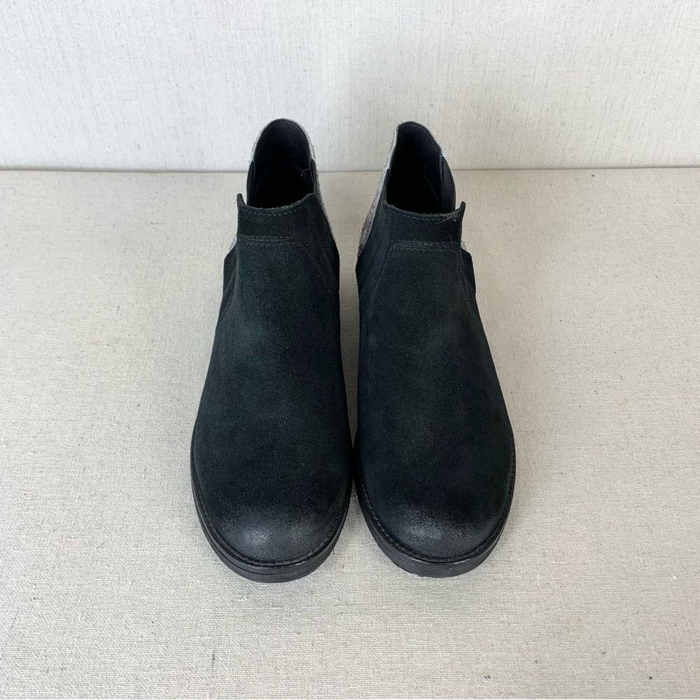 Clarks~Women’s ‘Demi Beat’ Black Suede/Faux Snakeskin Slip-On Ankle Boot~Sz 7.5 - Picture 3 of 14